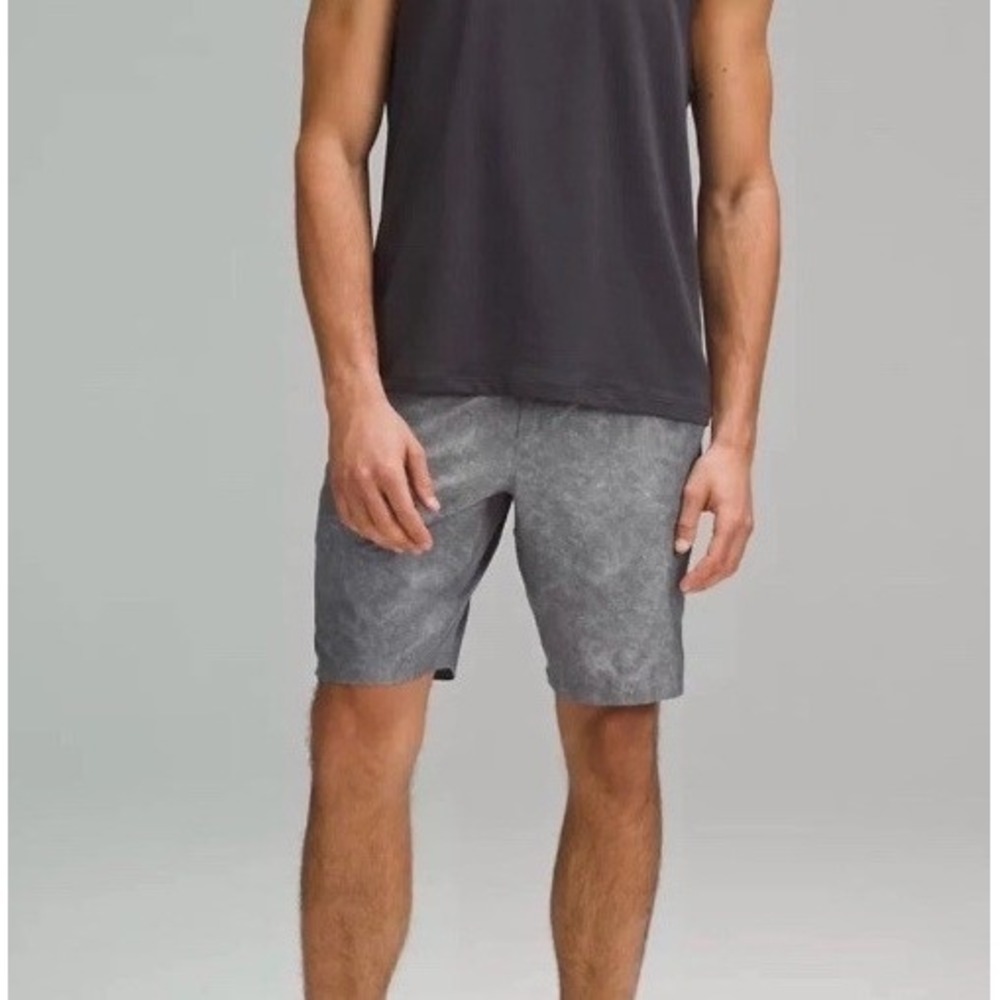 Lululemon‎ T.H.E. Linerless Short Men's Sz L 9" Gravel Dust Asphalt Grey Marbled